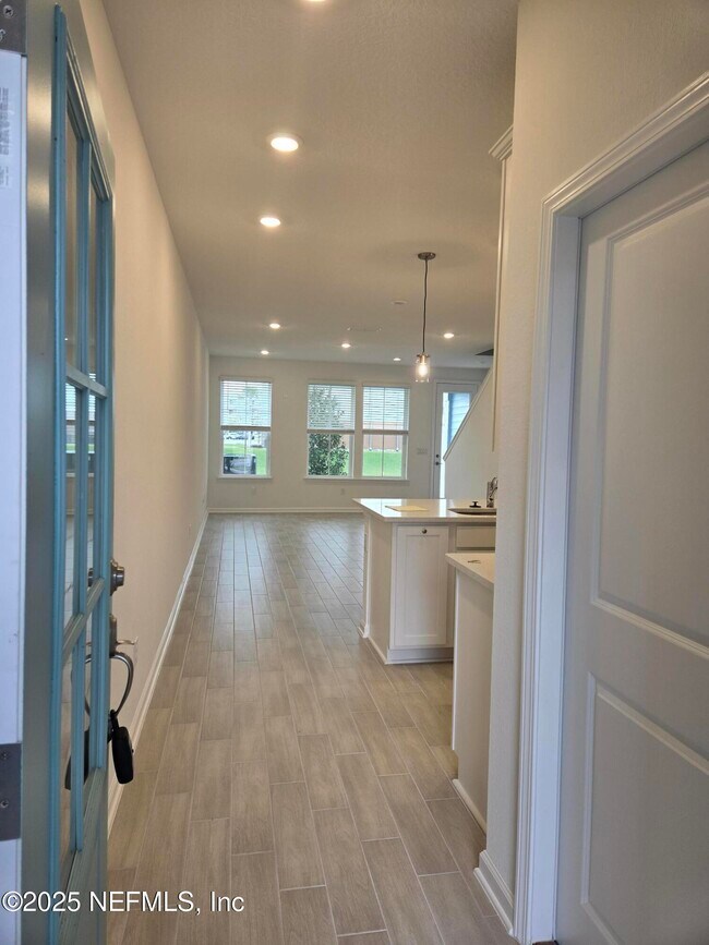 Photo - 203 Brandon Lks Dr