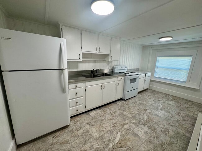 Building Photo - 16 Maple St Unit 16 Rental