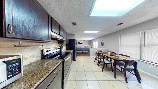 Photo - 7900 Rosenberry Dr