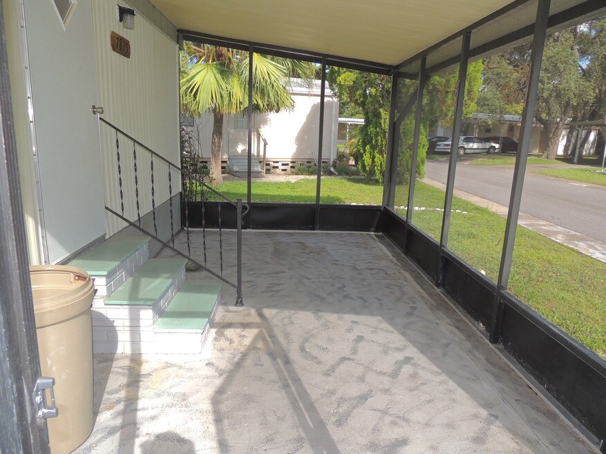 SCREENED LANAI