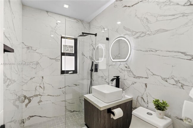 Photo - 1040 NW 35th St Unidad 1040