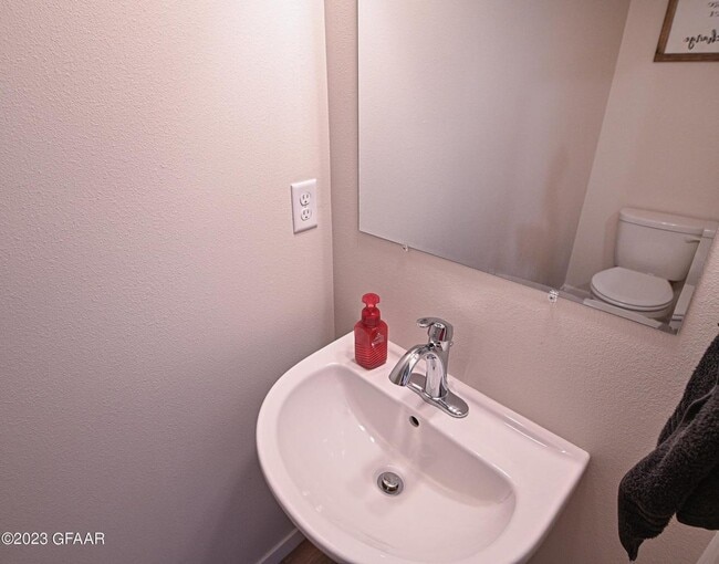 Photo - 809 Thames Ct