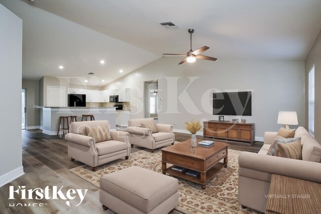 Photo - 629 NE Juanita Ct