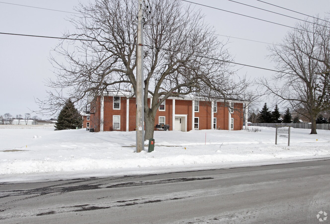 Colonial Manor Apartments - Colonial Manor Apartments
