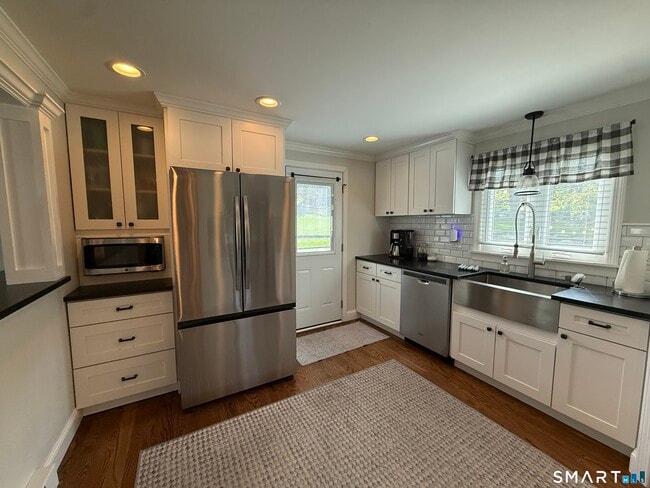 Photo - 167 Hopmeadow Rd