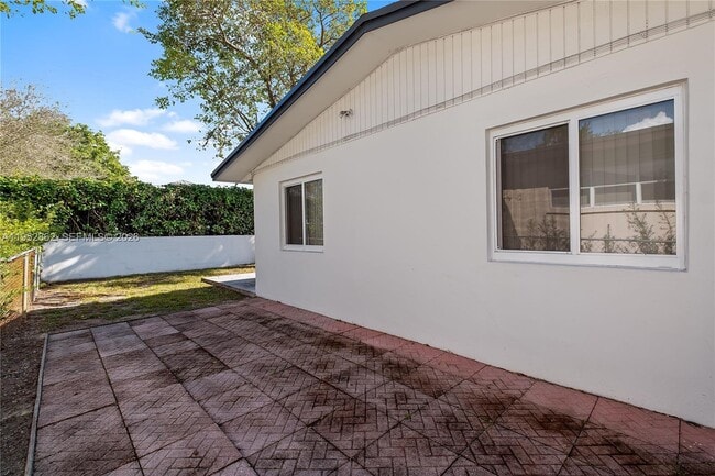 Photo - 10525 SW 77th Ct Unidad 10525