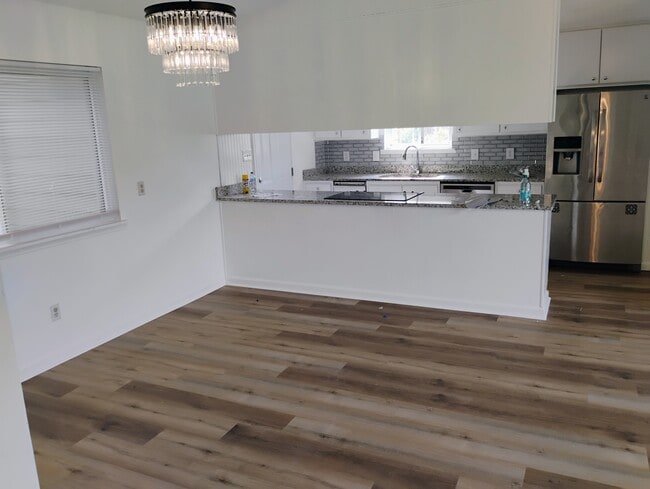 Dining room - 3058 Bayshore Dr