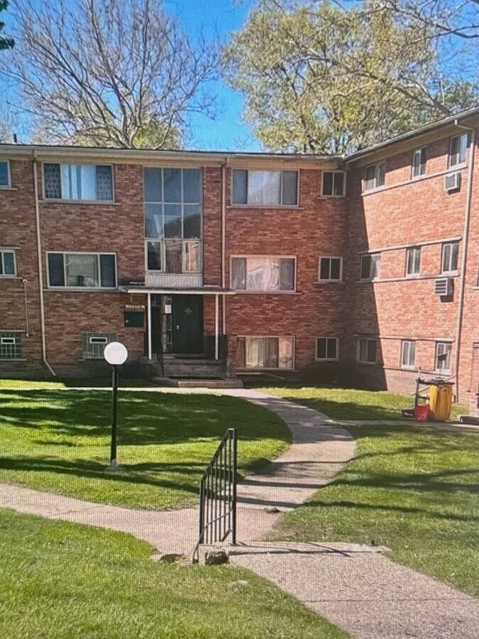 Photo - 17274 Bentler St