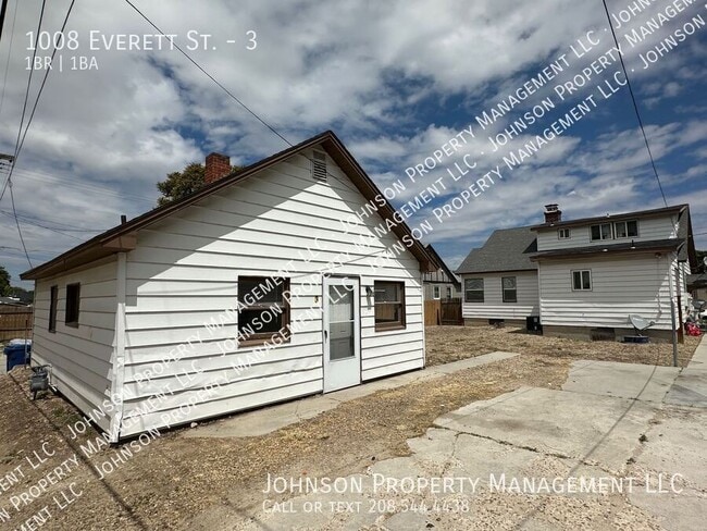 Photo - 1008 Everett St House