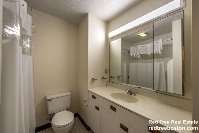 Photo - 154 N Beacon St Unidad A1