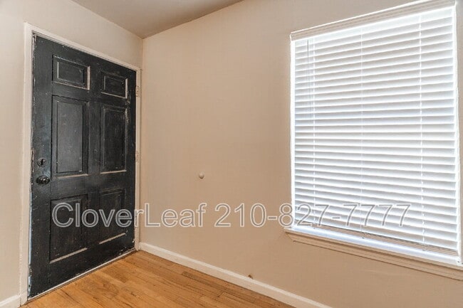 Photo - 210 Harwood Dr