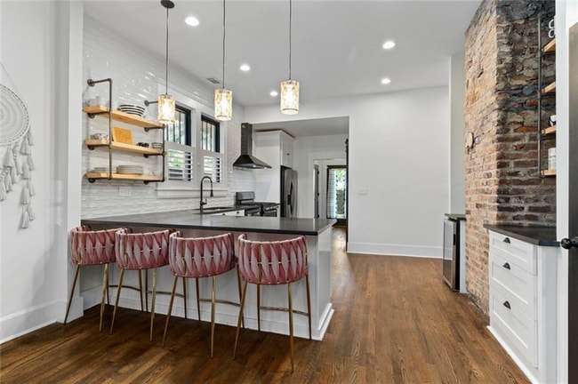 Photo - 563 Parkway Dr NE