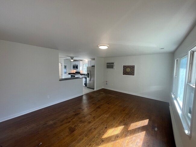 Photo - 239 N Mapleleaf Ave