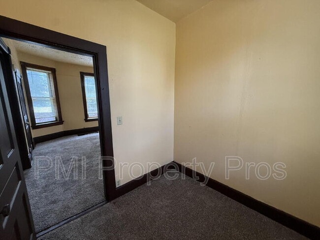 Photo - 2439 Dr. William Finlayson St