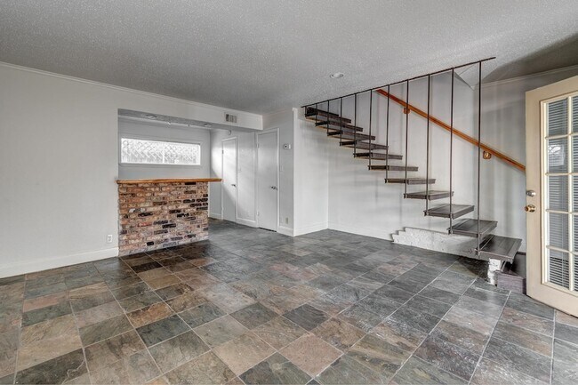 Photo - 4321 Hazard St Unidad 9