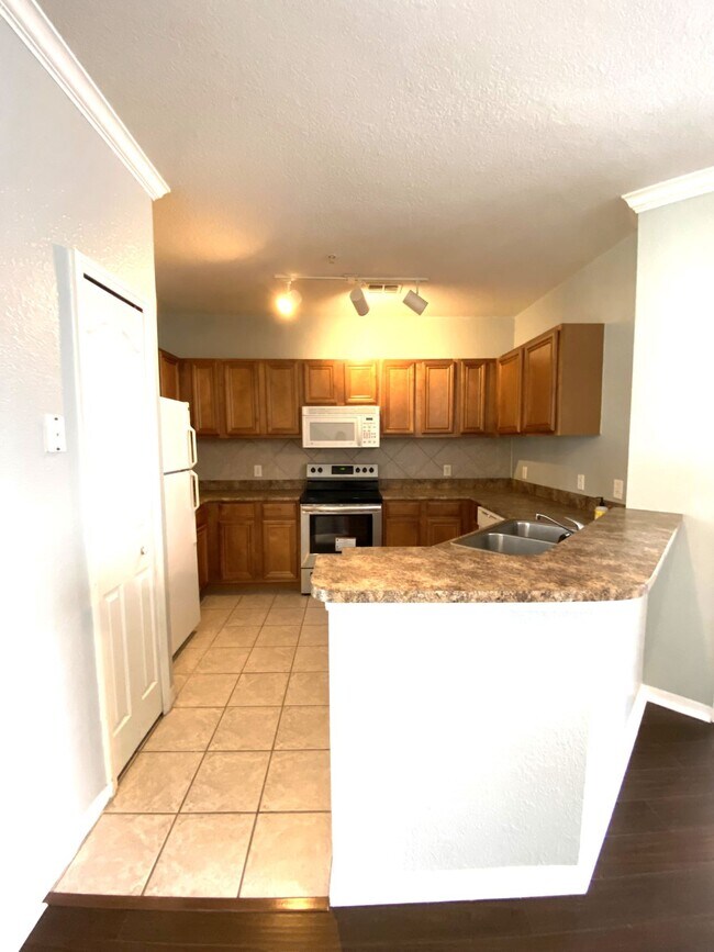 Photo - 6129 Metrowest Blvd