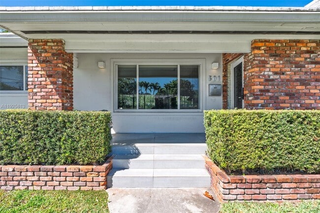 Photo - 501 NE 51st St