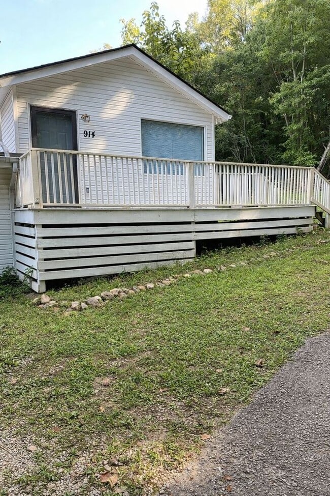 Building Photo - 912 -914 N Church St Unit 914 NCS