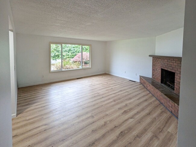 Photo - 2970 Phipps Ln NE