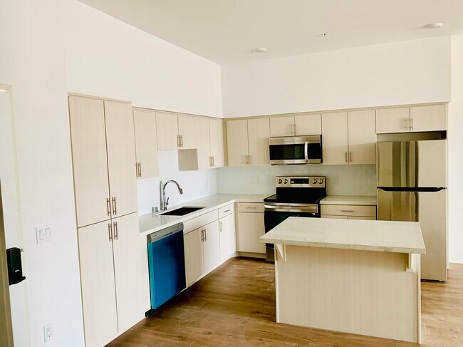 Photo - Hollywood Flats