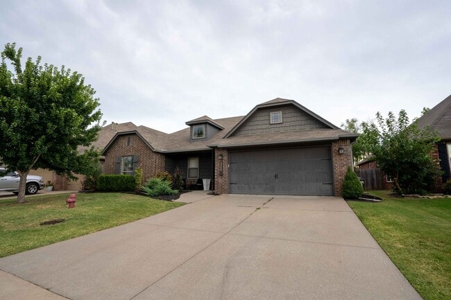 Photo - Large 3 Bed 2 Bath House in Broken Arrow - Available Mid March