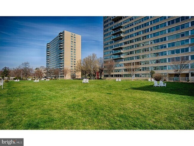 Building Photo - 2200 Benjamin Franklin Pkwy Unit 0B-E1601 Rental