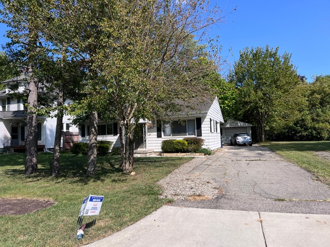 Building Photo - 3335 Springbrook St Rental