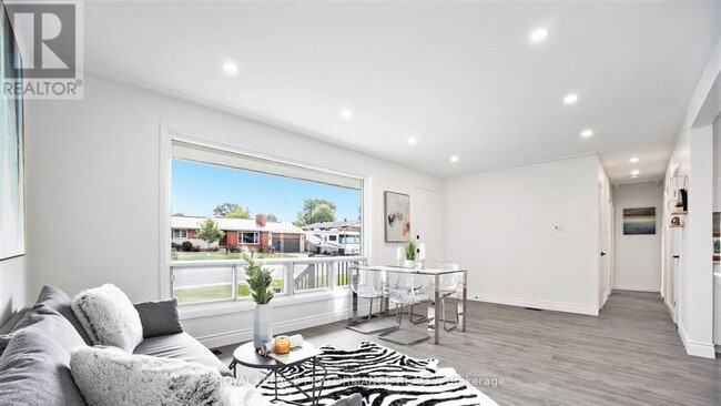 Photo - 33 Majestic Dr