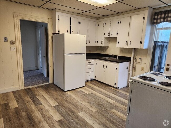 Building Photo - 261 Elm St Unit 261 Elm Street Rental