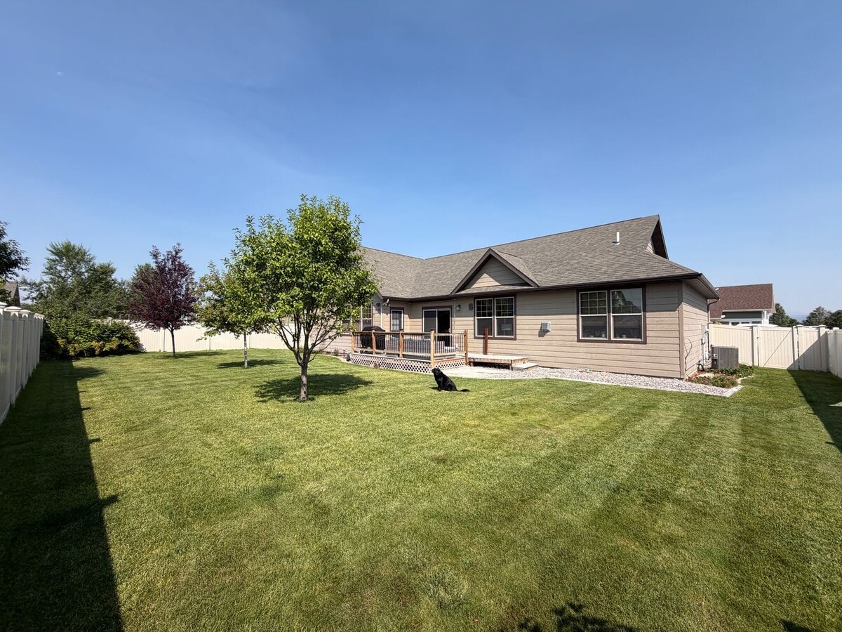 Photo - Dog Friendly 3 Bed 2 Bath Single Family Home W/ attached Garage, Big loft, and Fully Fenced yard!