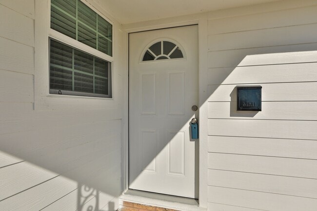 Photo - 631 Edgebrook Dr