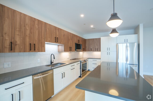 Interior Photo - 100 Plank Rental
