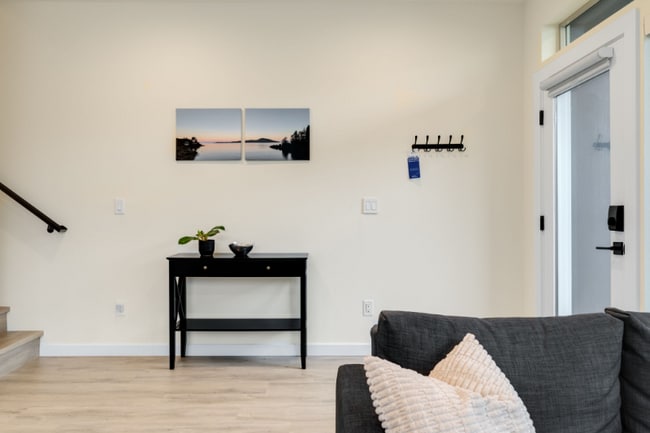 Photo - 823 NE 70th St