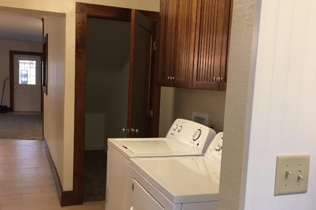 Laundry - 318 W Crawford St