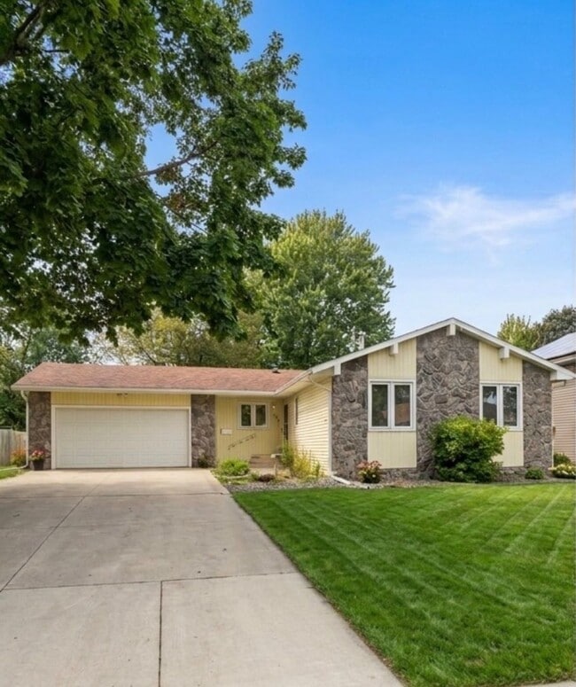 Building Photo - 106 Merlin Cir