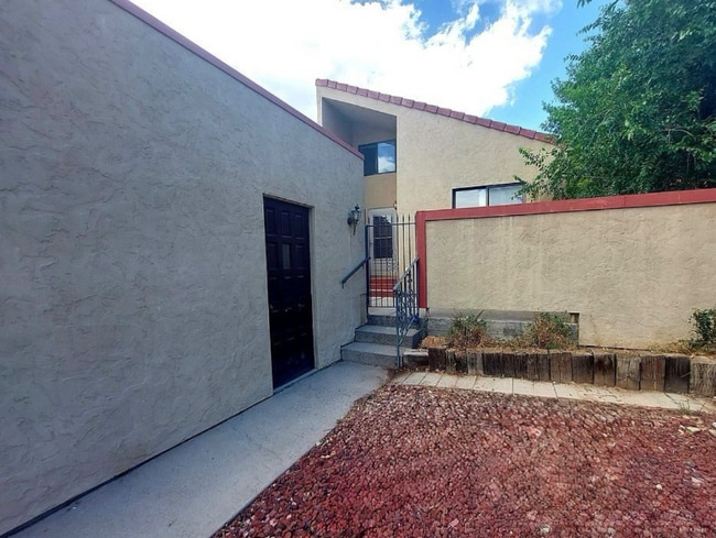 Building Photo - 381 1/2 Ridge View Dr Rental