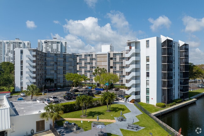 Photo - Ensenada Building I