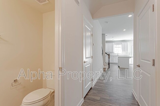 Photo - 522 Huntingdale Pl