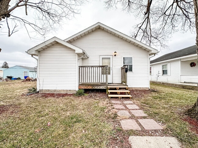Building Photo - 2408 N Purdum St Rental