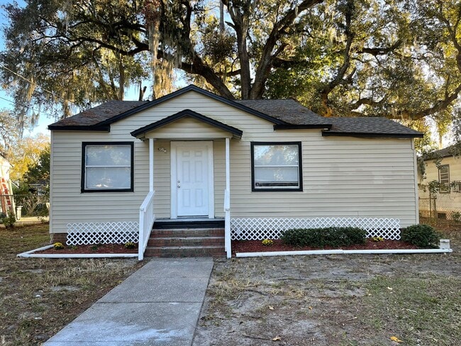 Photo - 2524 hiland st House