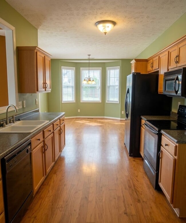 Photo - 1241 Mingary Ave