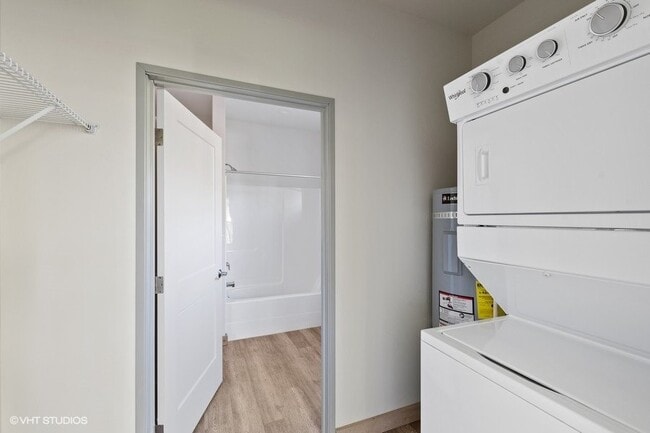 718 Edgewood Pl Unit 1BR