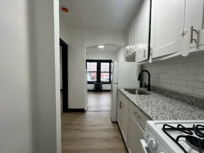 Photo - 1411 Roycroft Ave