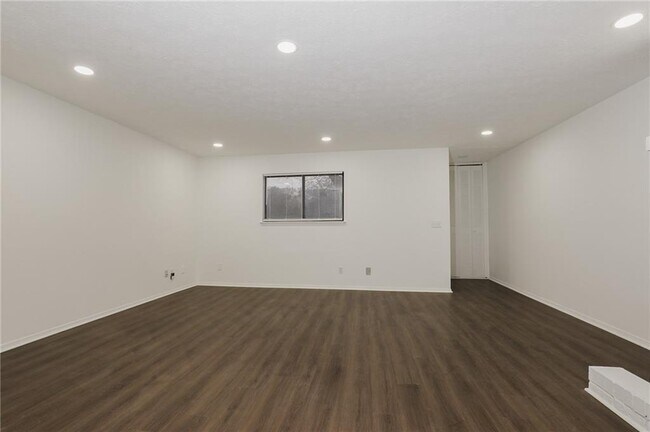 Photo - 2323 Ward St SE