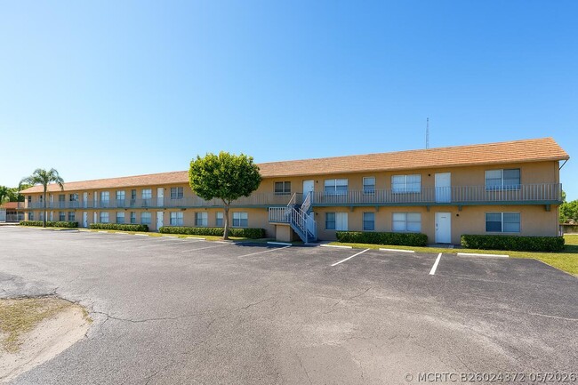 Building Photo - 806 9th St Unit 57