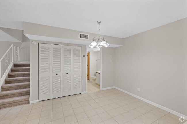 2BR, 1.5BA - 1400SF