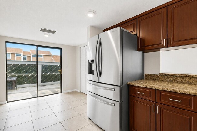 Photo - 202 Lakewood Dr