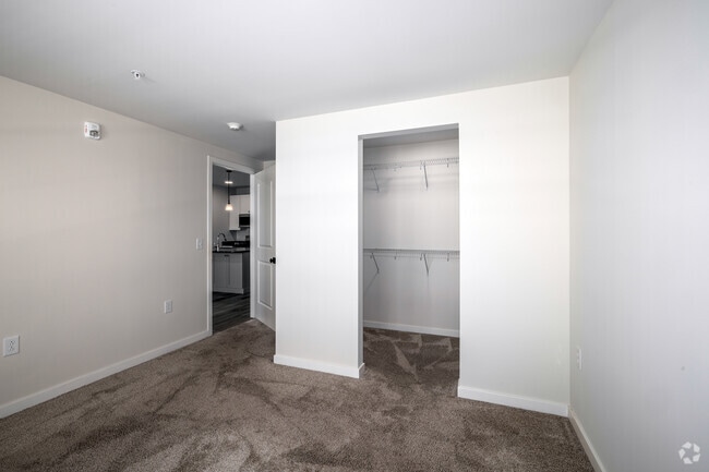 1BR, 1BA - 723SF - Bedroom
