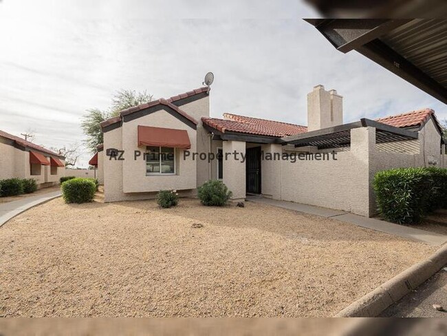 Building Photo - 2127 E 10th St