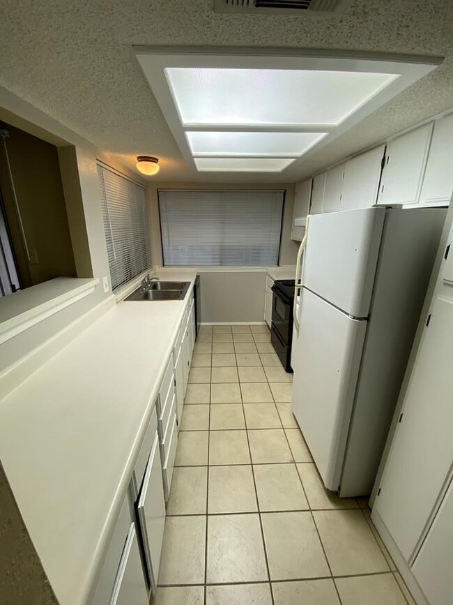 Photo - 1800 West Ln